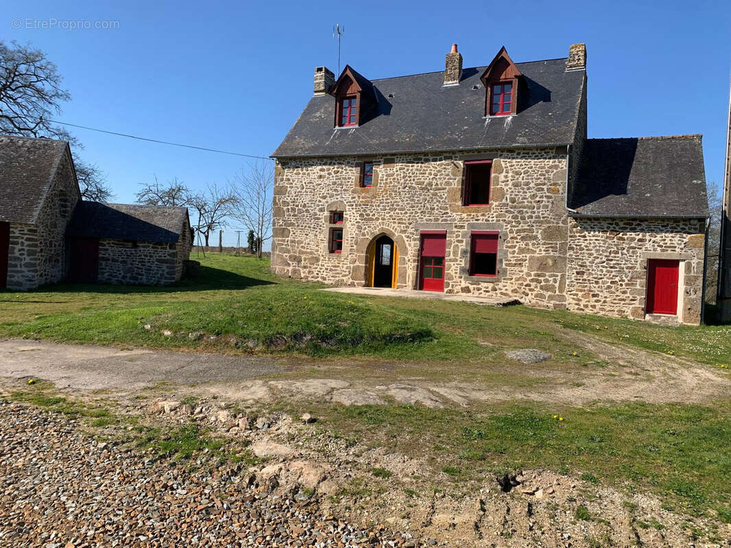 Maison à AMBRIERES-LES-VALLEES