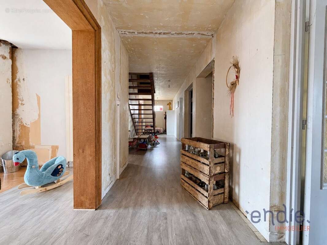 Spacieuse maison familiale de 226 m² avec sept chambres et piscine - photo 16