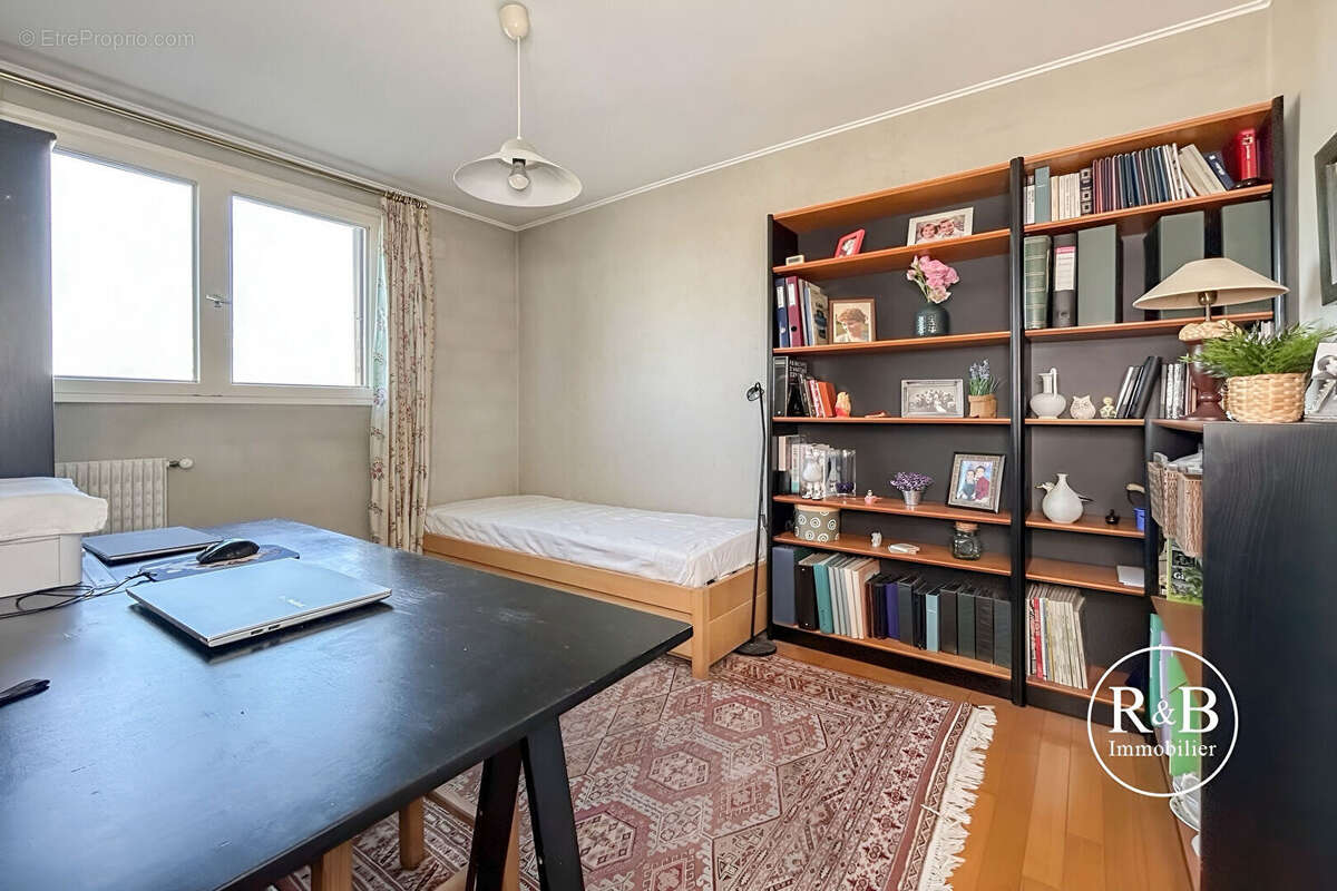 Appartement à LES CLAYES-SOUS-BOIS