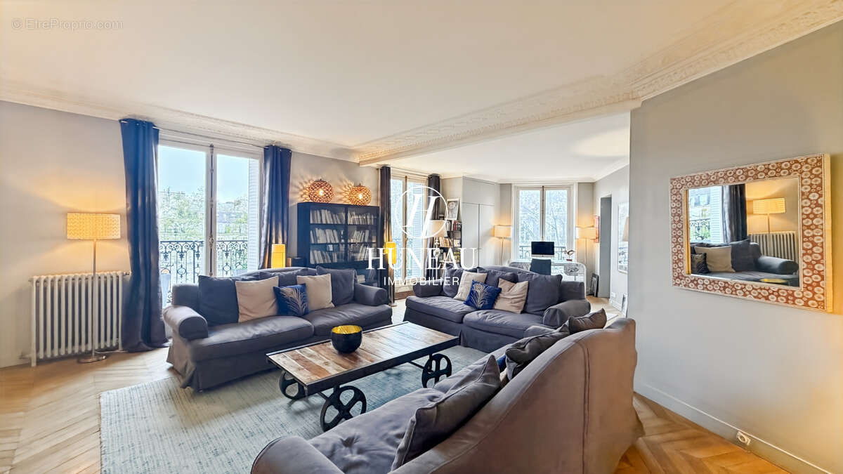 Appartement à PARIS-17E