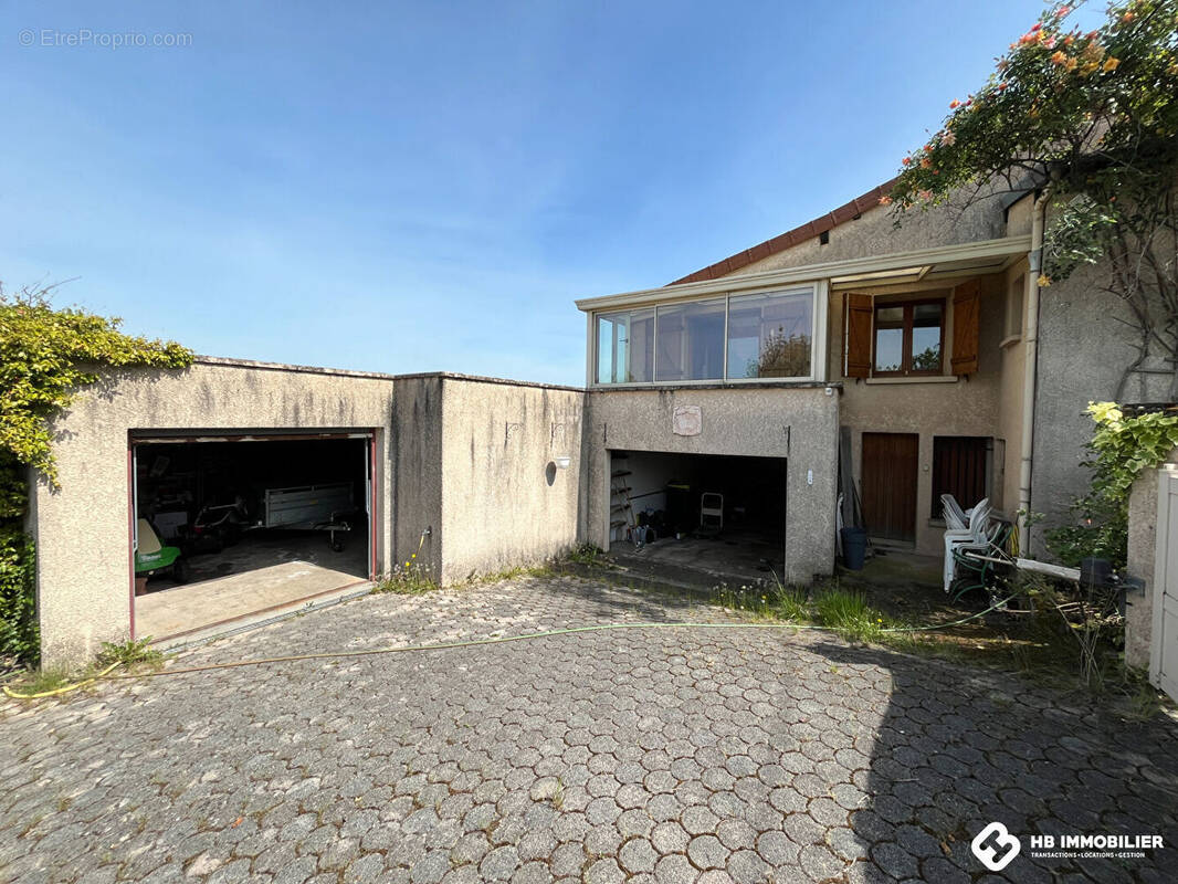 Maison à LA PACAUDIERE