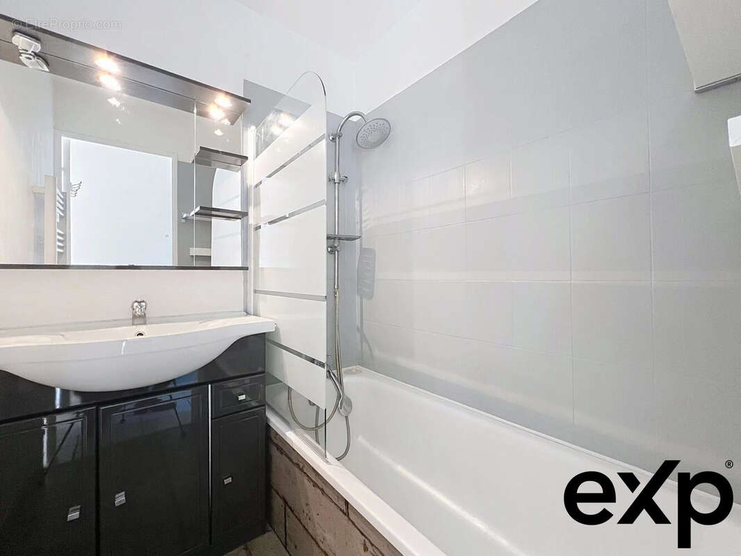 Maison à ROQUEBRUNE-SUR-ARGENS