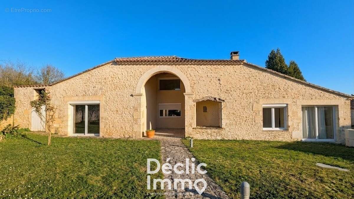 Maison à VILLEBOIS-LAVALETTE