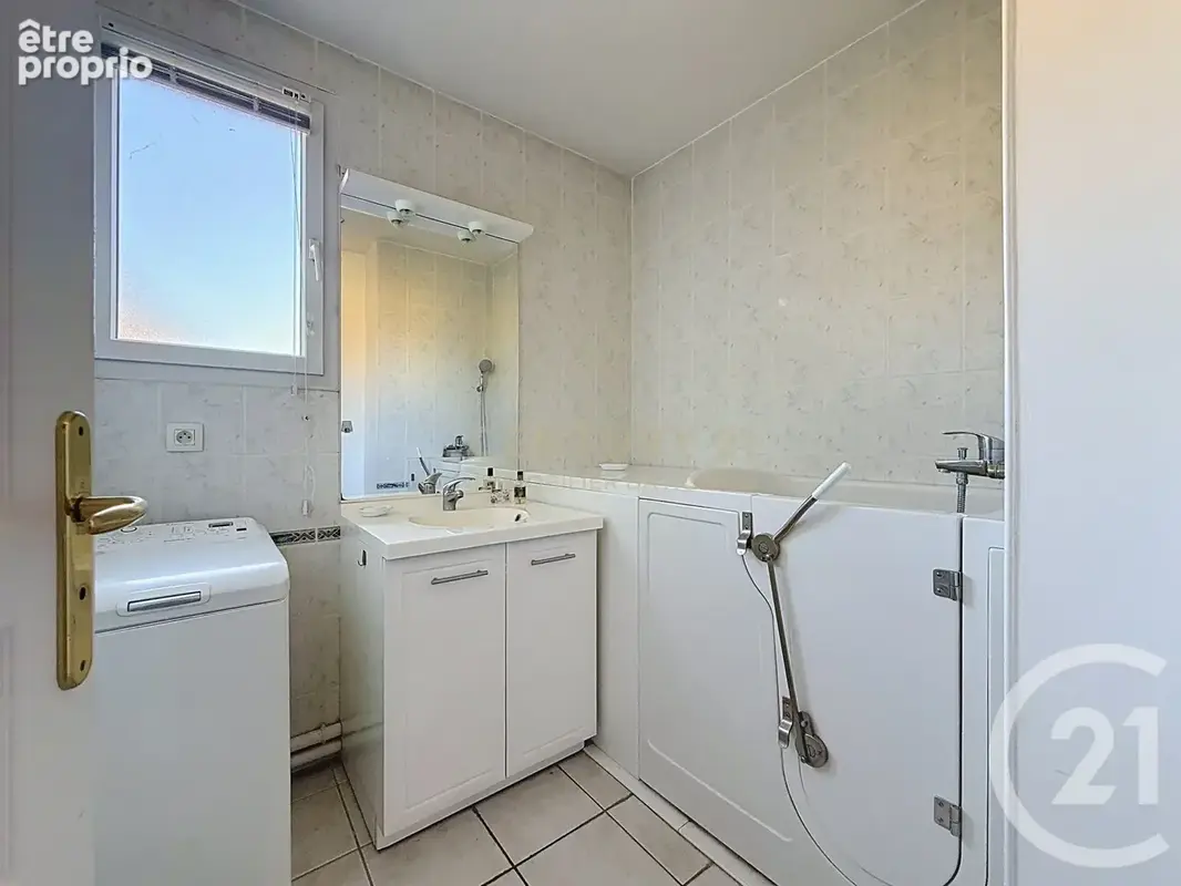 Appartement 4 pièces 83 m² à vendre à La Tour-Du-Pin (38110) - photo 9