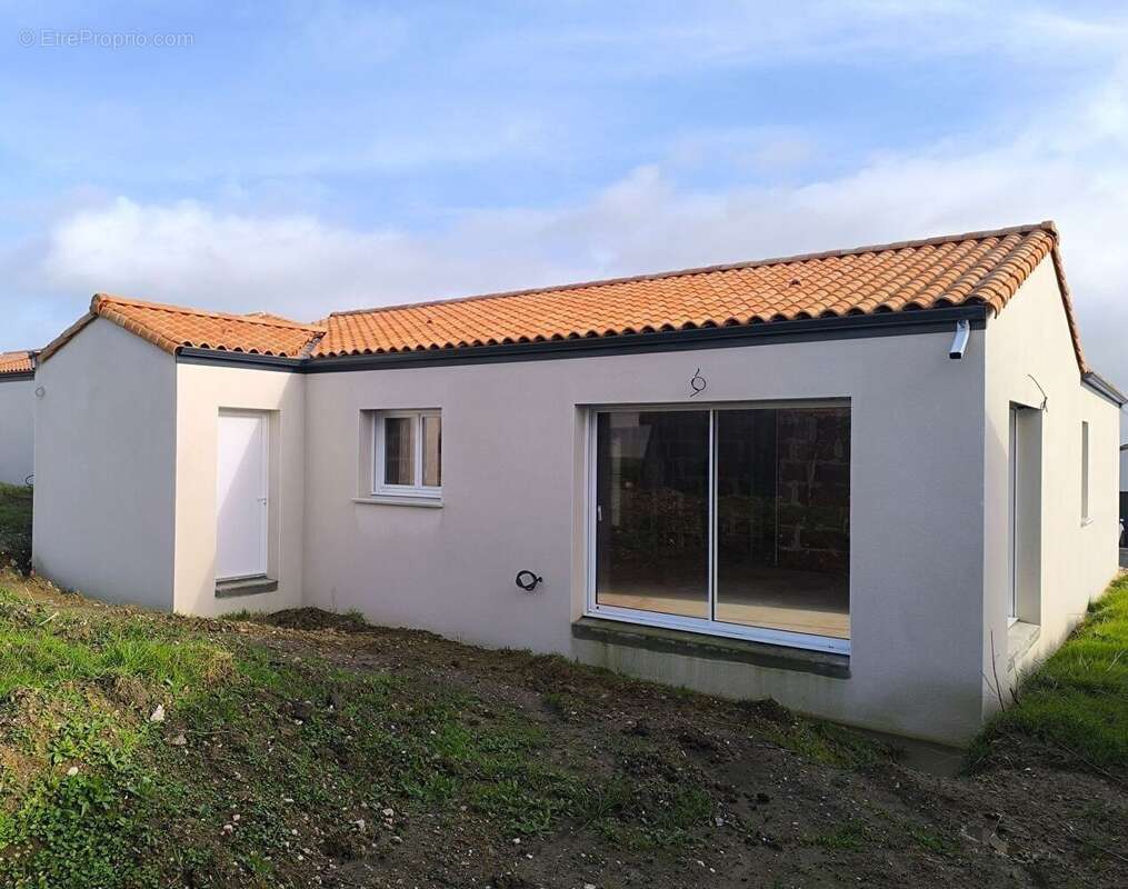 Maison à SAINT-CHRISTOPHE-DU-LIGNERON