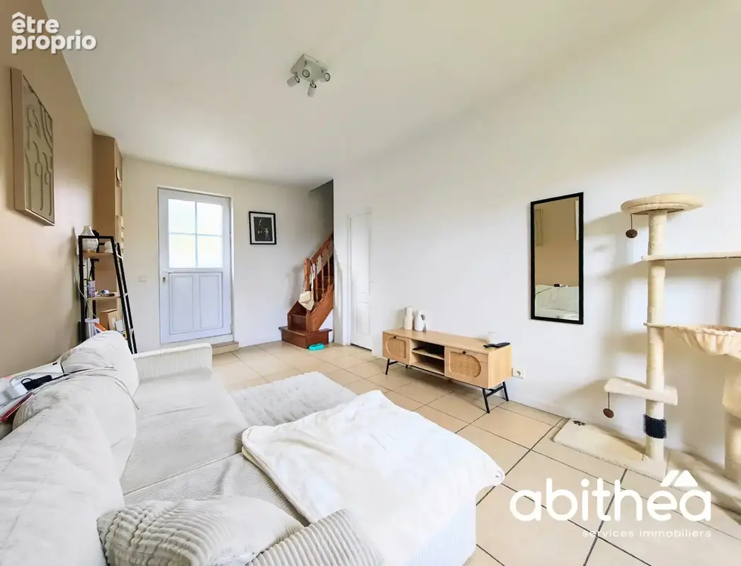 Maison F4 rénovée de 69 m2 en plein cœur des Billaux ! - photo 2