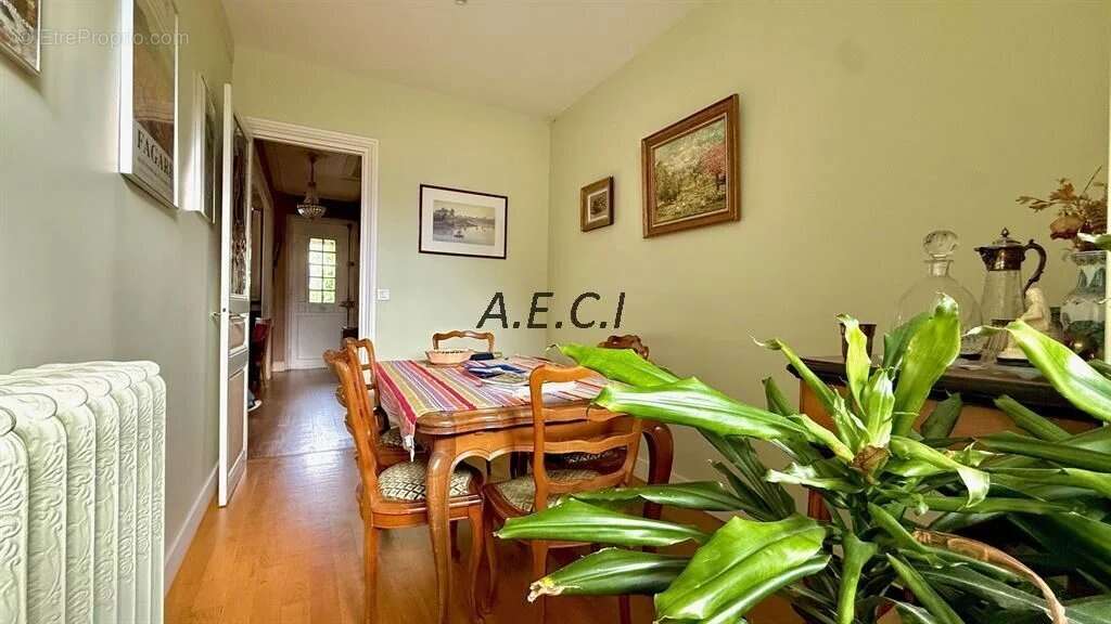 Maison à ASNIERES-SUR-SEINE