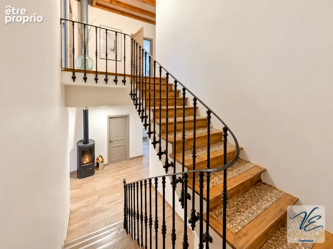 À azille – maison bourgeoise rénovée de 259 m² avec 5 chambres, jardin piscinable, puits et garage - photo 18