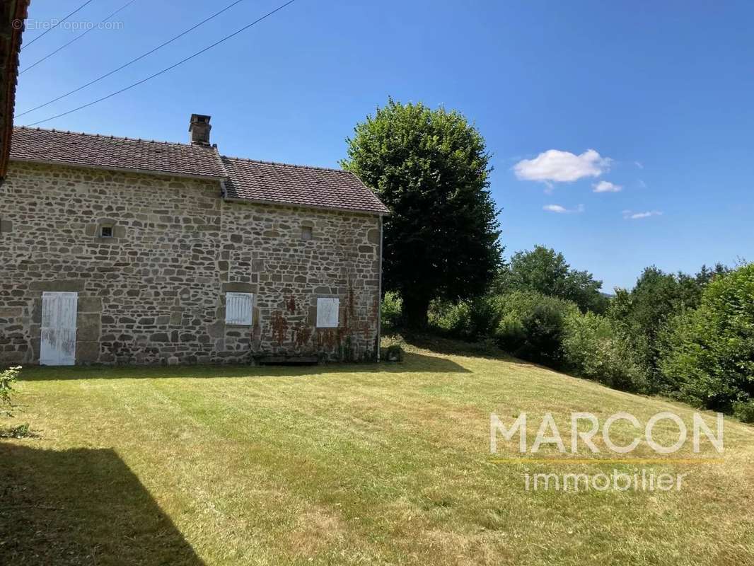 Maison à SAINT-HILAIRE-LE-CHATEAU