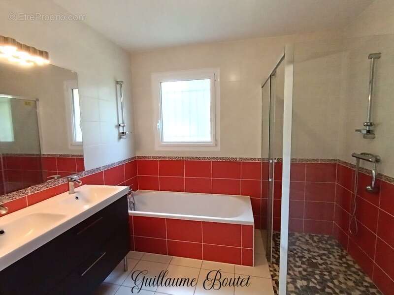 Maison à SAINT-CHRISTOLY-DE-BLAYE