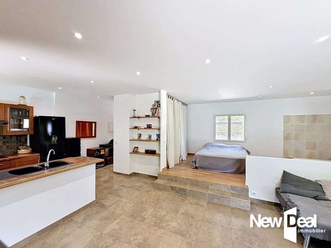 MONTAUROUX Vue imprenable pour cette villa contemporaine  d’environ 225 m² - photo 19