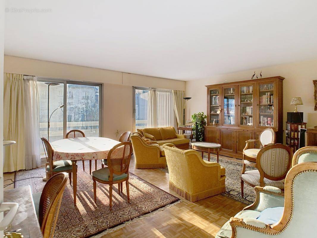 Appartement à ISSY-LES-MOULINEAUX