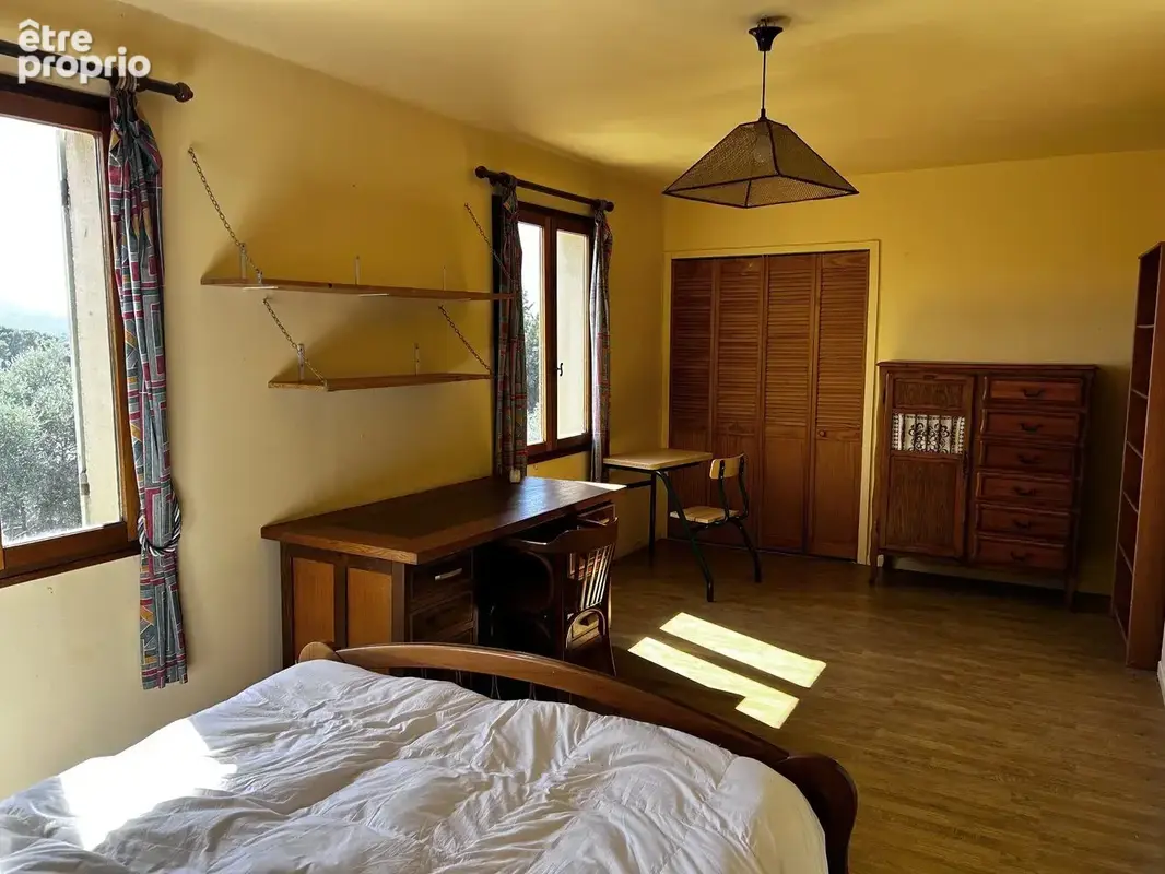 maison 4 chambres +bureau sur 750 m² - photo 5