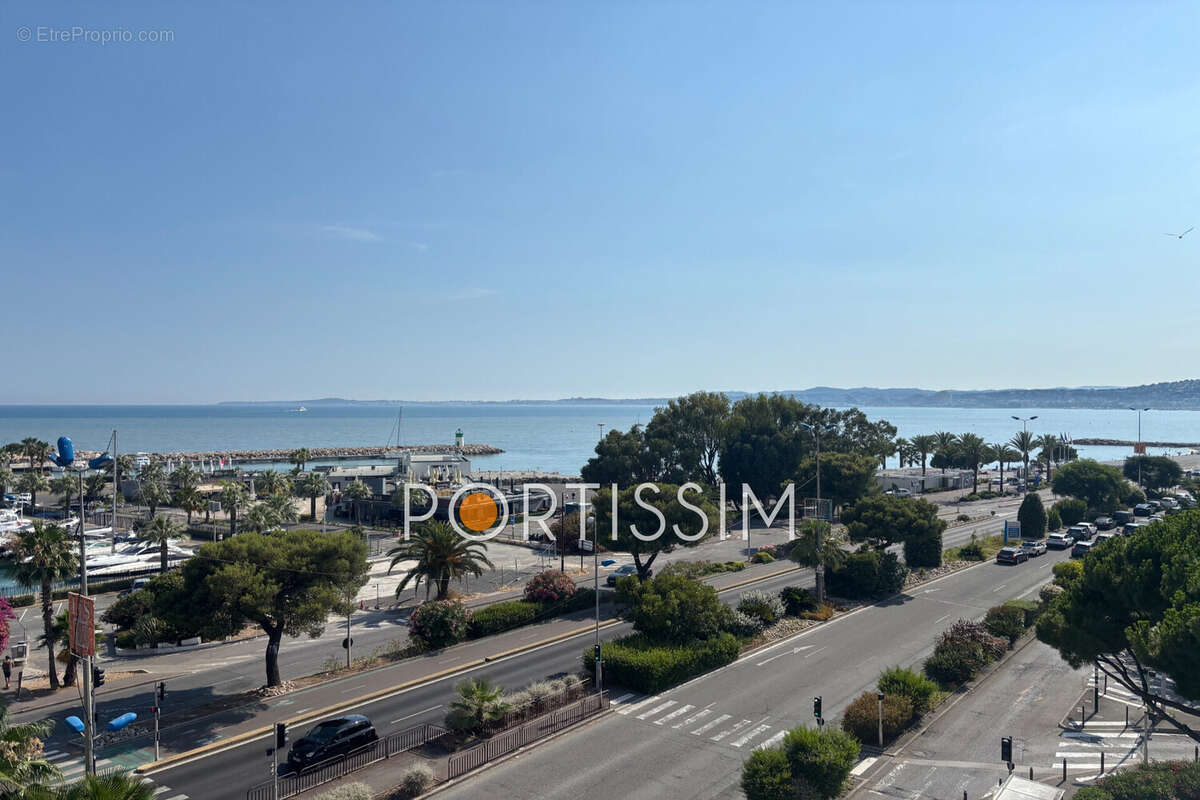 Appartement à SAINT-LAURENT-DU-VAR