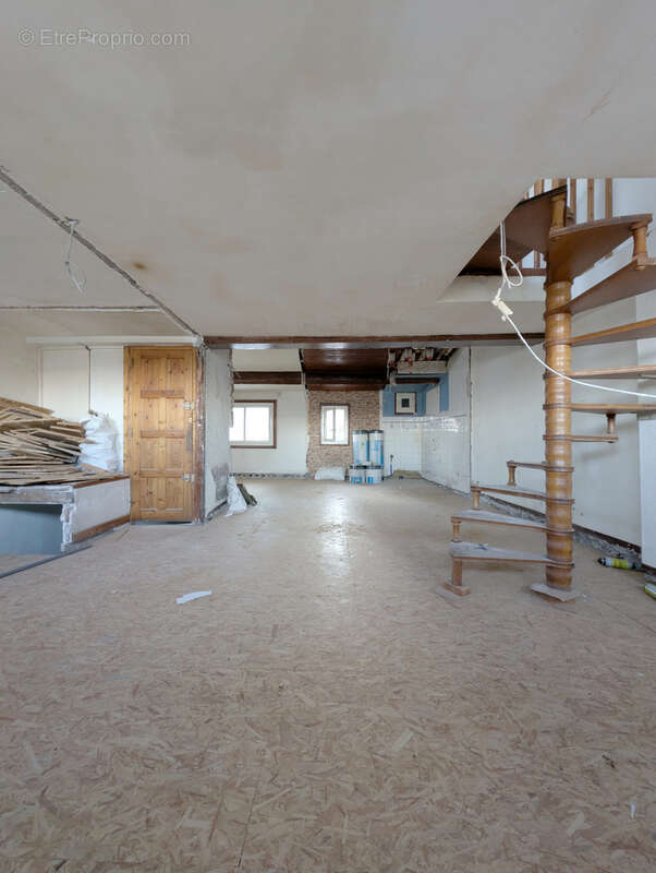 Appartement en duplex avec terrasse à rénover - photo 4