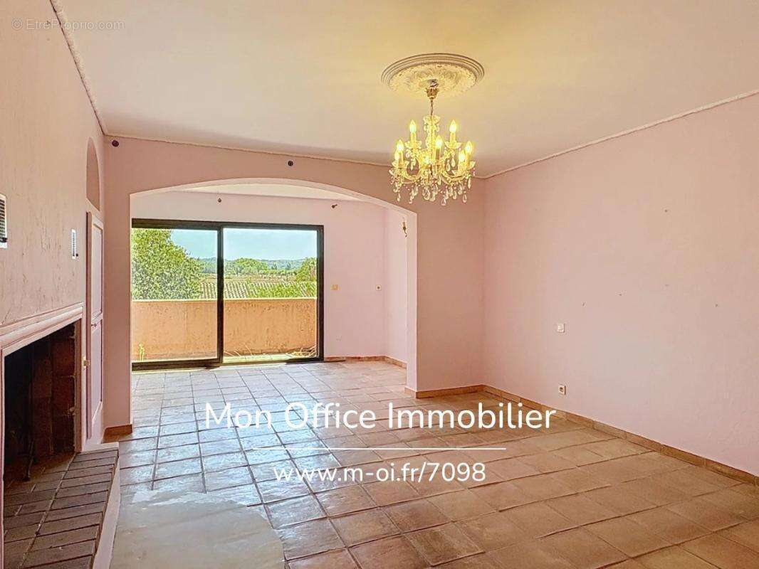 Référence : 7098-les. - maison de maître t7 à rénover au coeur du village de cogolin - photo 11