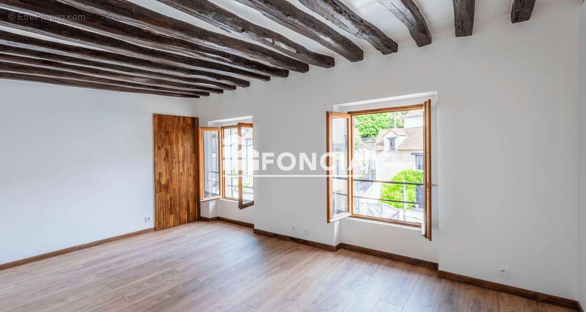 Appartement à LE MESNIL-LE-ROI