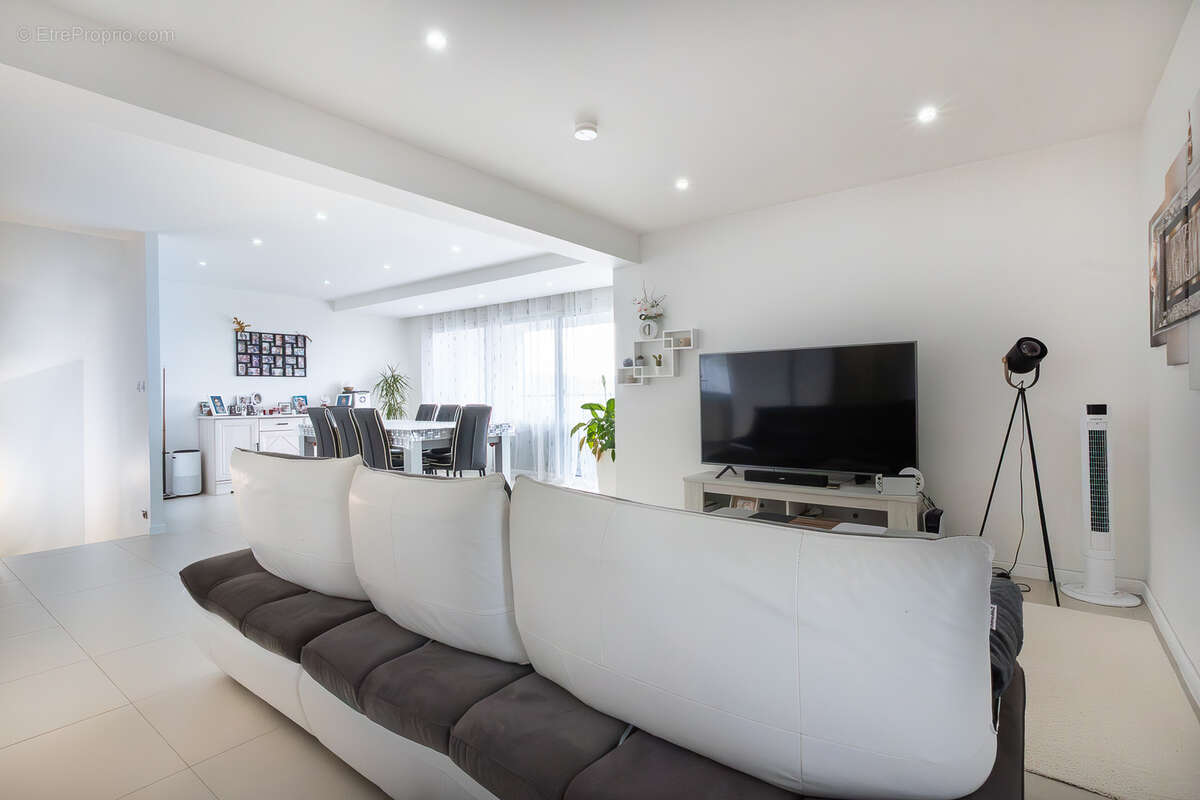 Maison à VETRAZ-MONTHOUX