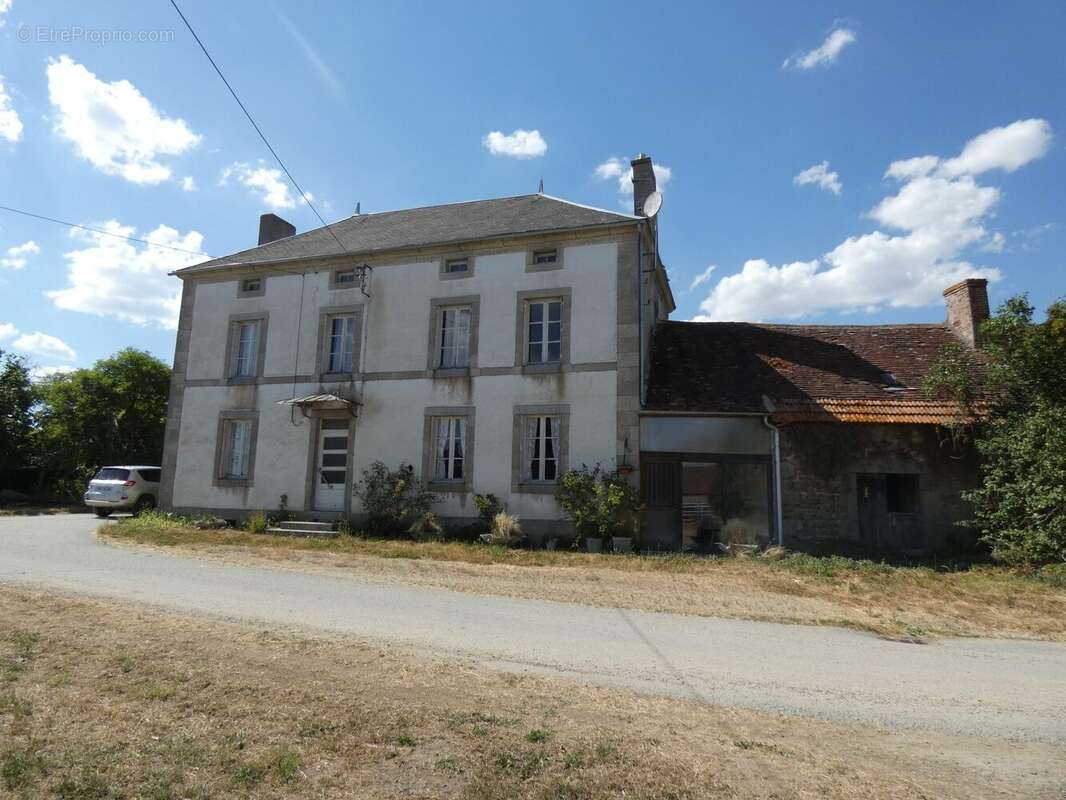 Maison 131 m² à Lussat  - photo 2