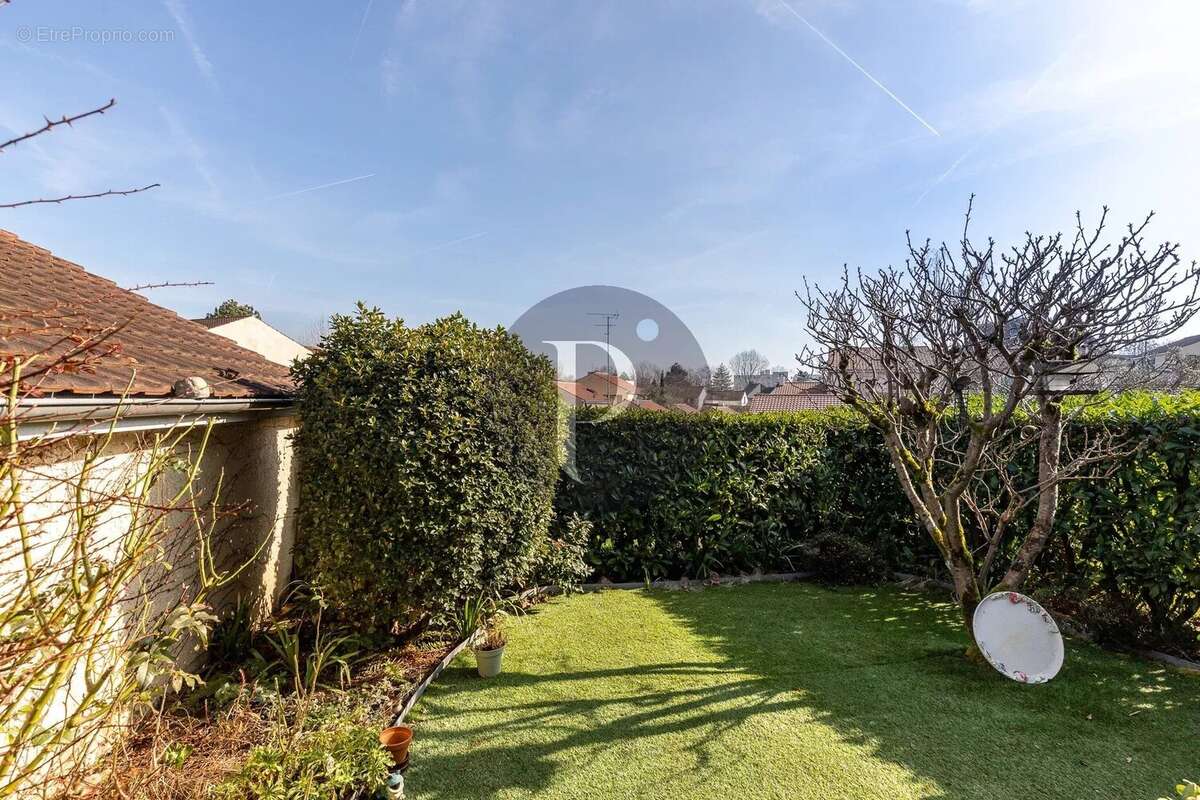 Maison à VERRIERES-LE-BUISSON