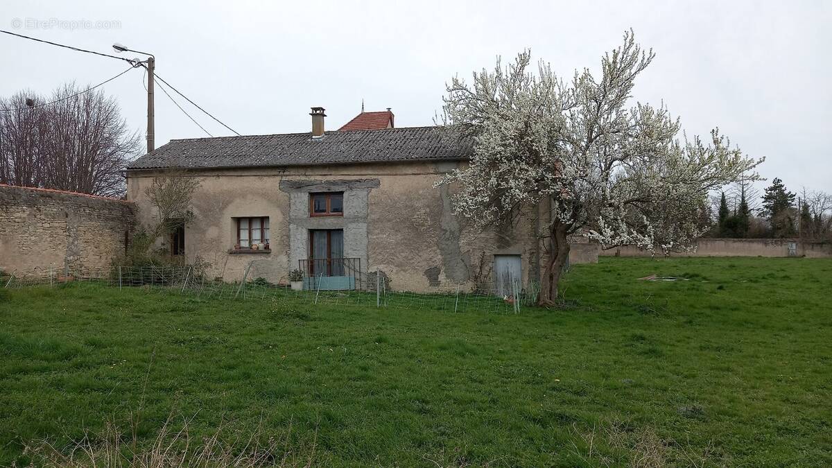 Maison à AIGUEPERSE