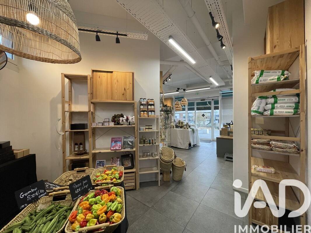 Photo 1 - Commerce à EVRY