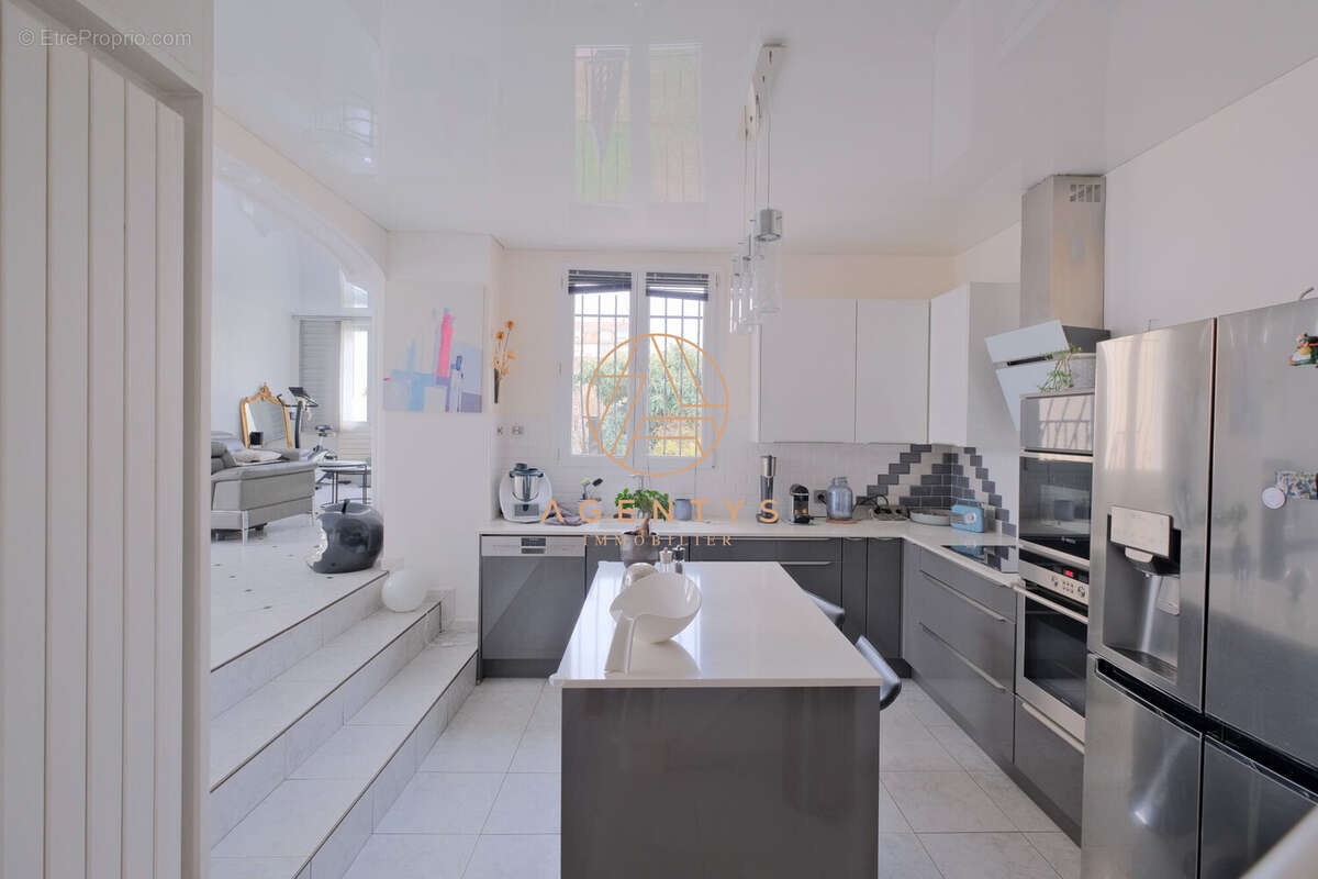 Cuisine et son îlot - Maison à ALFORTVILLE