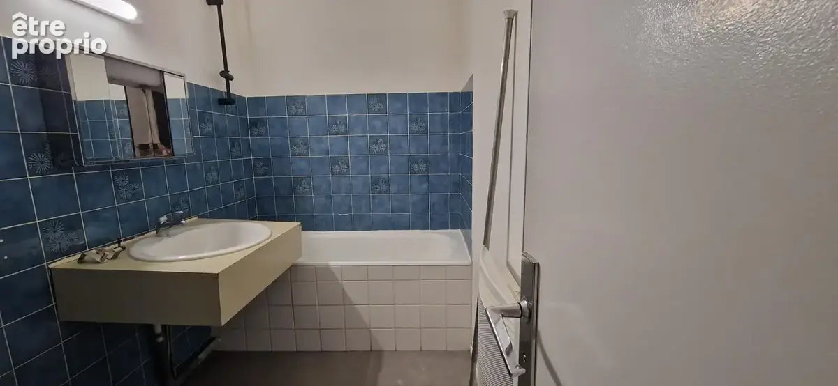 Appartement T2 avec grande terrasse, cave et parking privé - photo 6