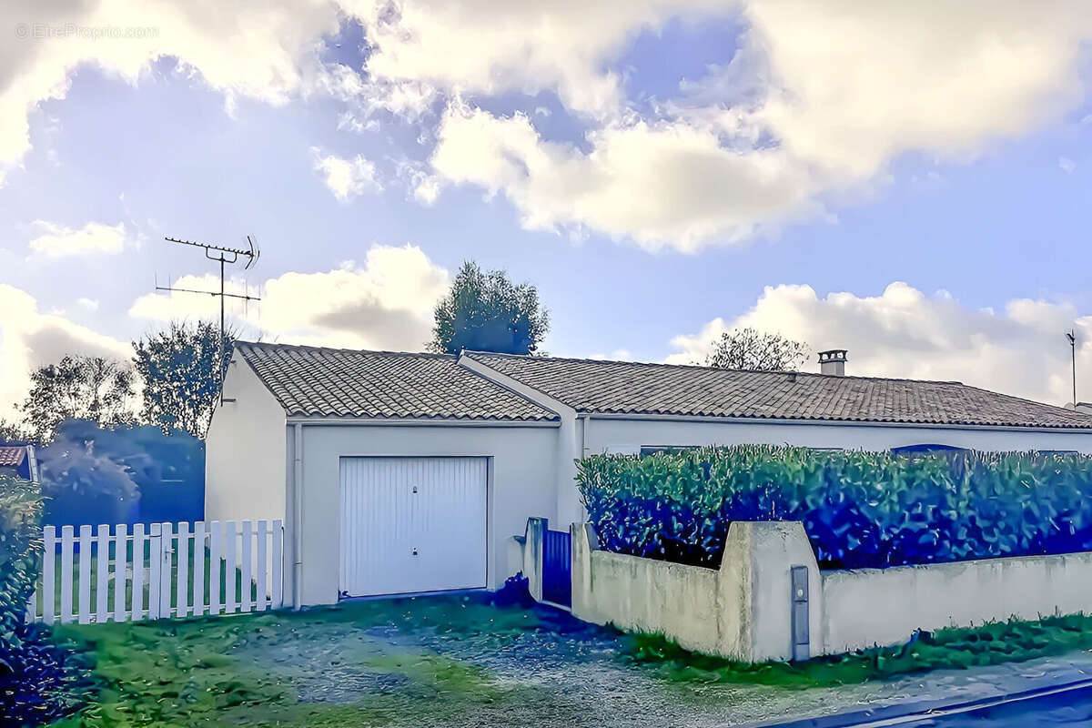 Maison à SAINT-JEAN-DE-LIVERSAY