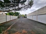 Parking à FLEURY-LES-AUBRAIS