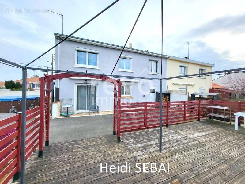 Maison à LA TESSOUALLE