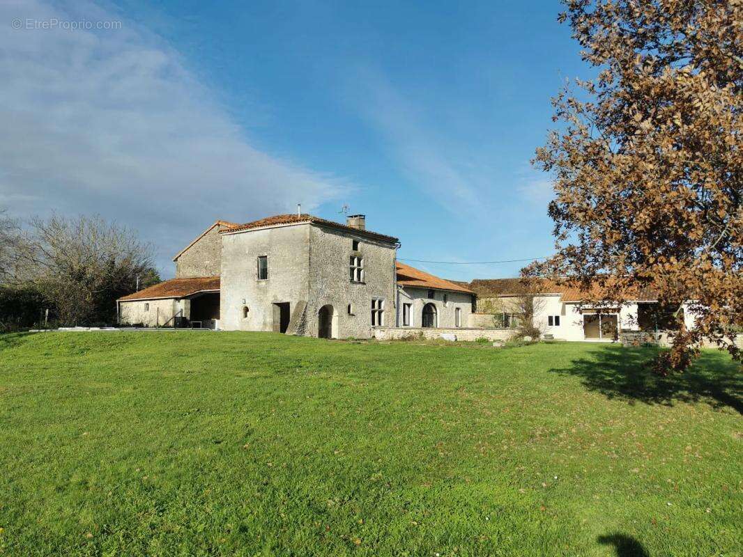 Maison à FONTENILLE