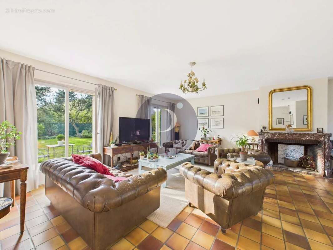 Maison à VERRIERES-LE-BUISSON