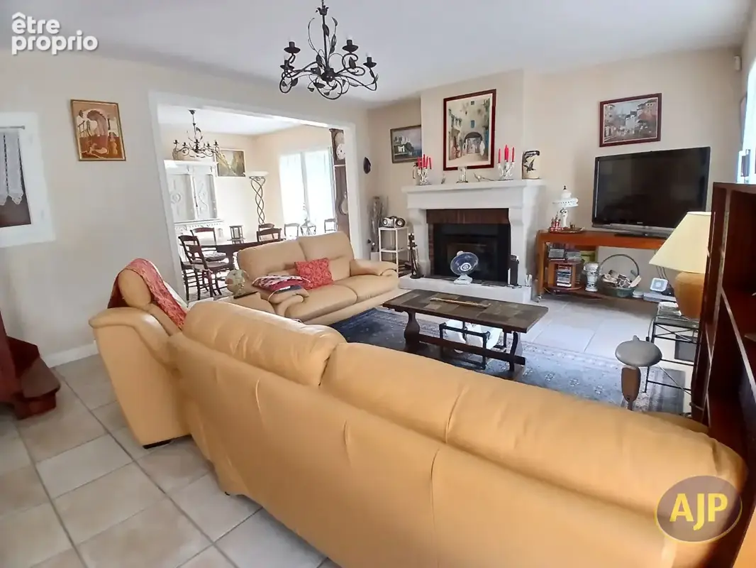 Grande maison familiale avec piscine et rangements - photo 3