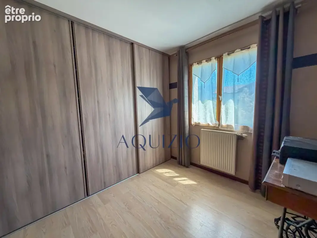 Propriété familiale de 173 m2   Plus de 2 200 m2 de terrain plat, piscine et vue montagnes - photo 12