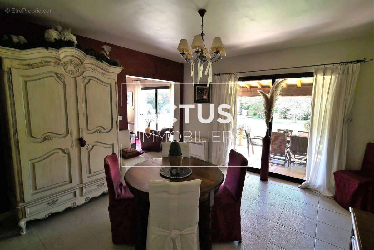 Maison à SAINT-MARTIN-DE-CRAU