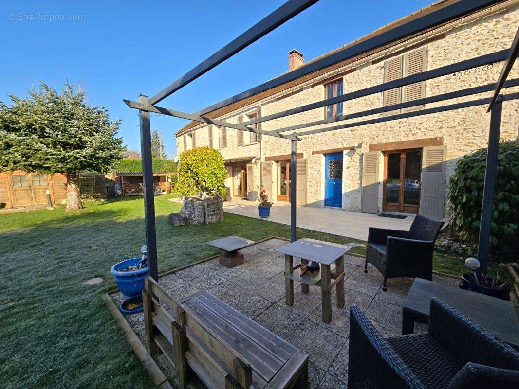 Maison Bullion 8 pièces 253 m2 - photo 5
