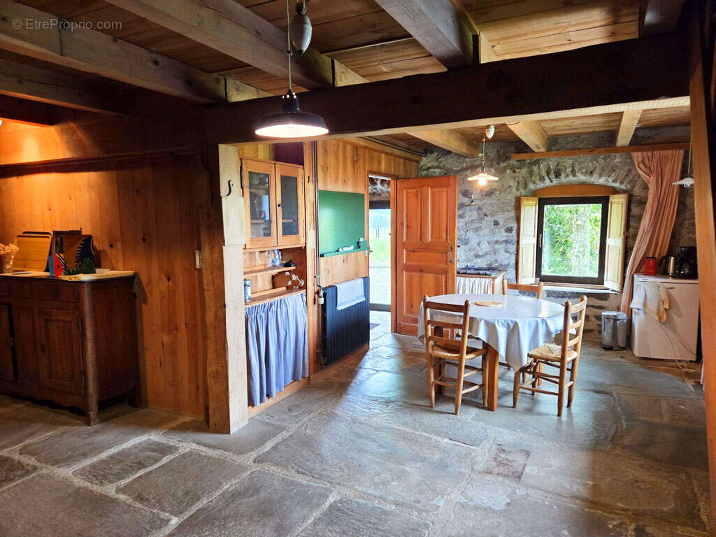 Ferme rénovée avec atelier d'artisan secteur St front - photo 2