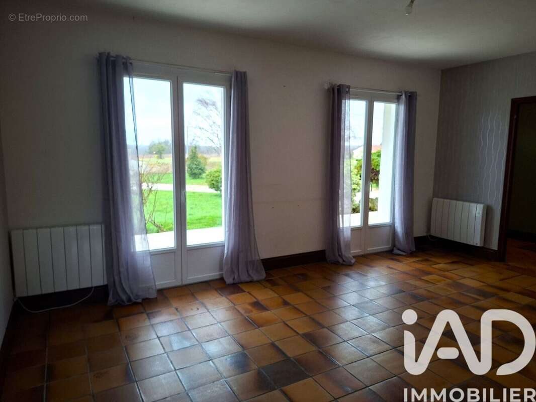Photo 8 - Maison à CHAMPNIERS