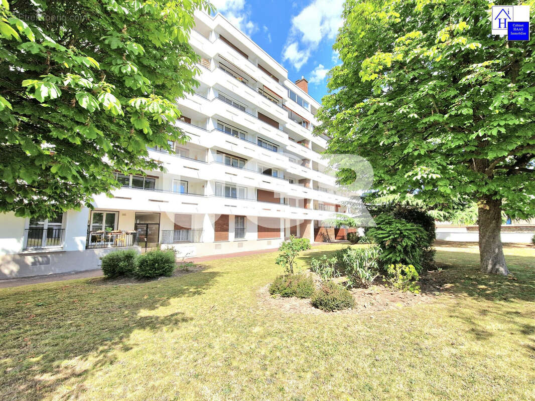 Immeuble - Appartement à SAINT-MAUR-DES-FOSSES