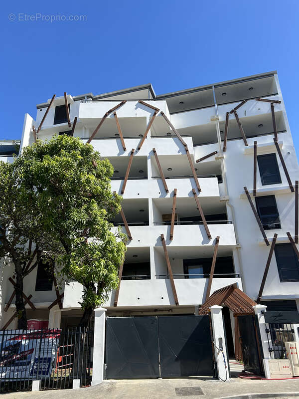 Autre à SAINT-DENIS