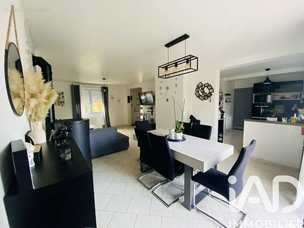 Photo 3 - Maison à SAINT-LUBIN-DES-JONCHERETS