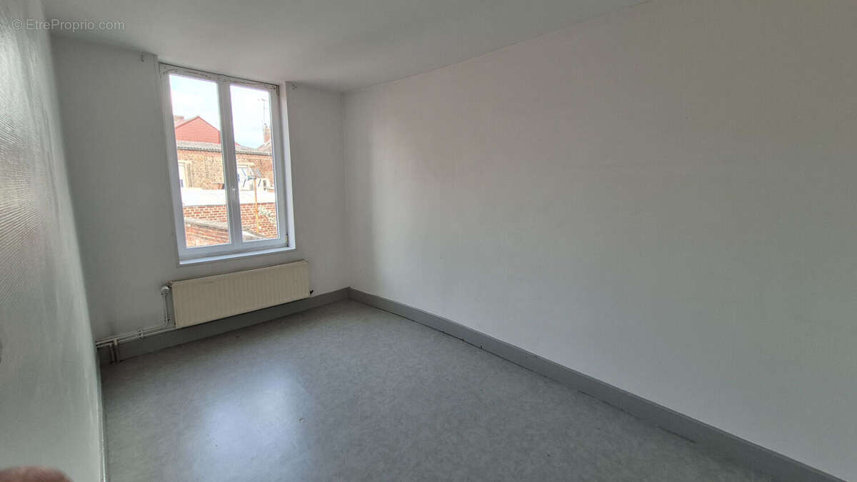 Maison à QUIEVRECHAIN