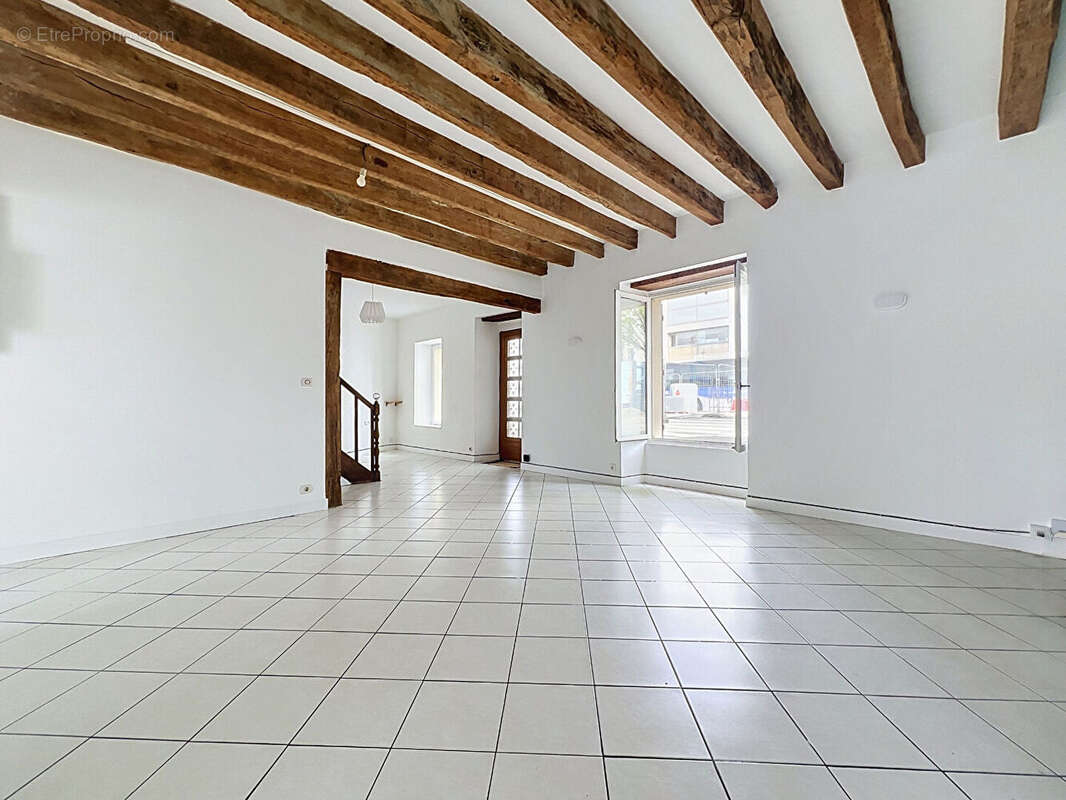 Maison 3 chambres avec 3 studios indépendants loués et un garage - photo 4