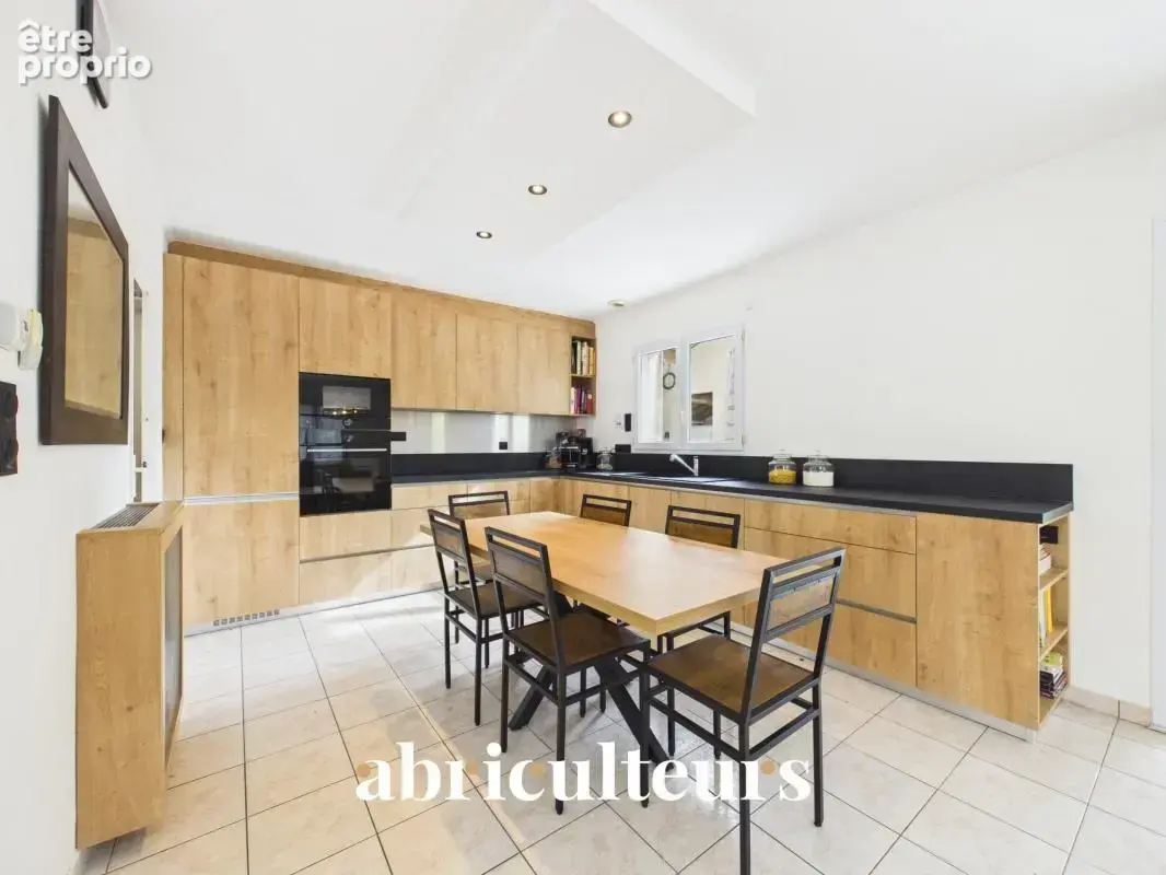 Maison de plain-pied de 140 m² - 4 chambres -5 parking - Saint-Jean-de-Boiseau (44640) - photo 2