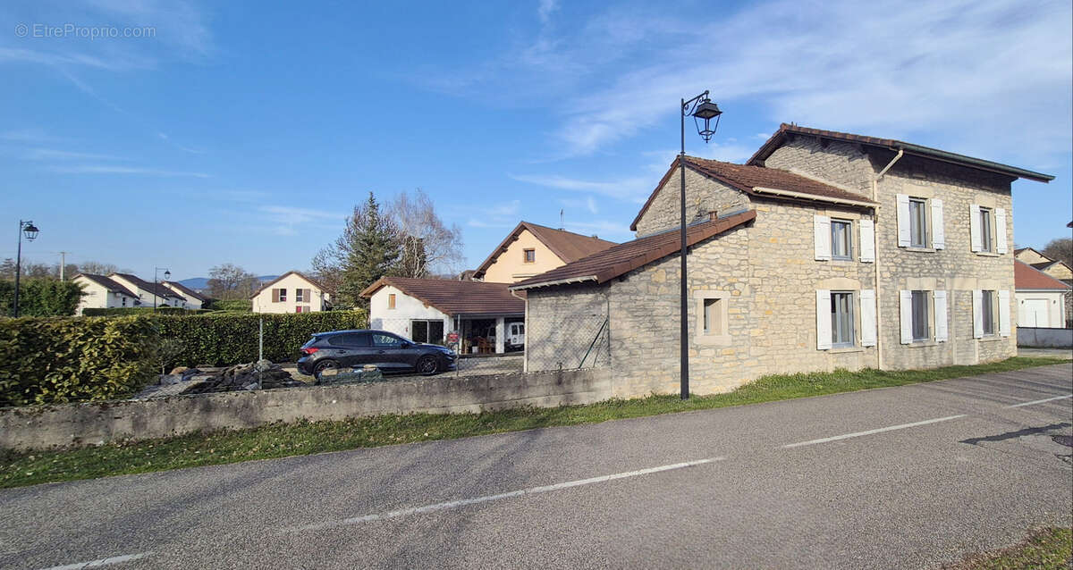 Maison à MONTALIEU-VERCIEU