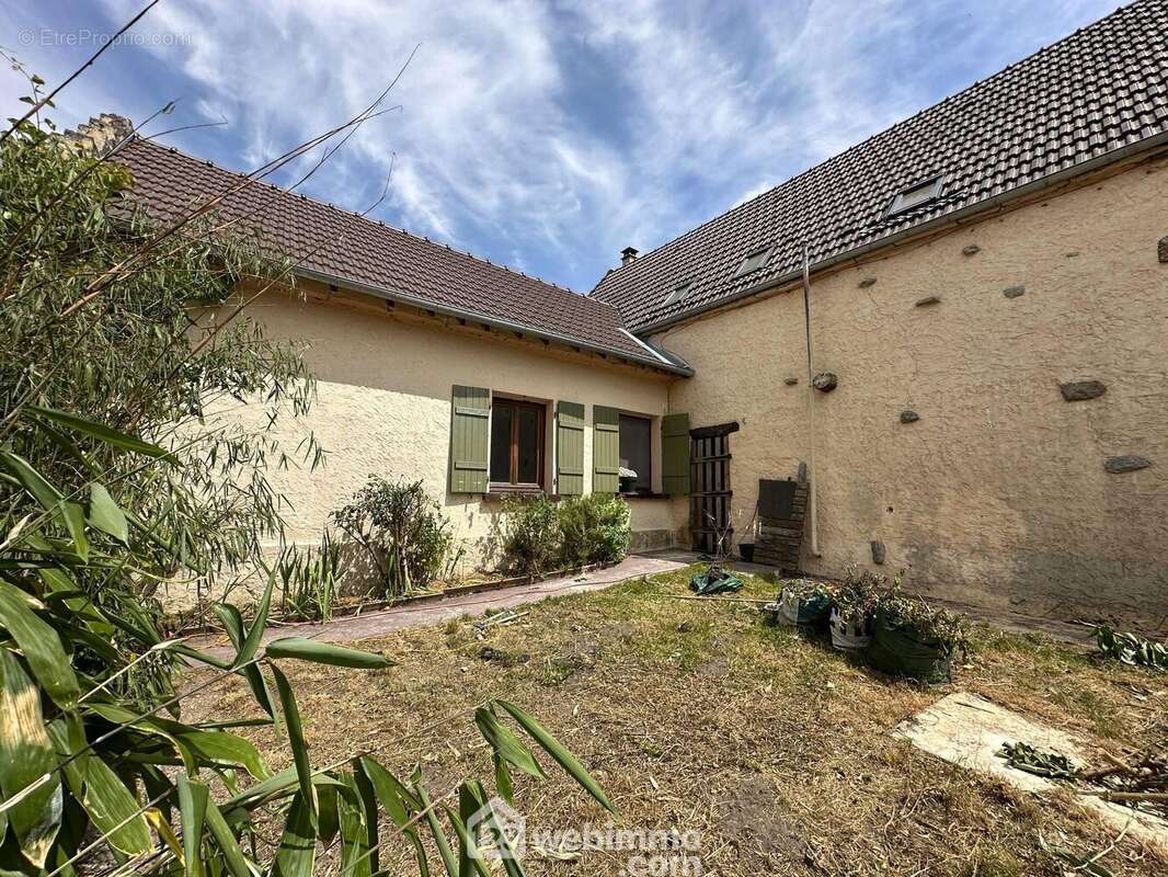 Cette maison est à découvrir rapidement ! - Maison à VESLUD