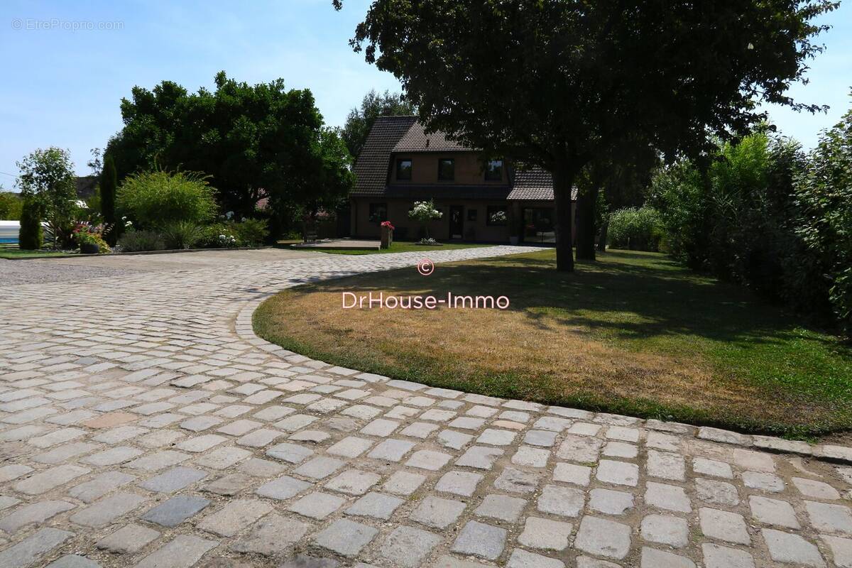 Maison 200 m² à Bailleul  - photo 1