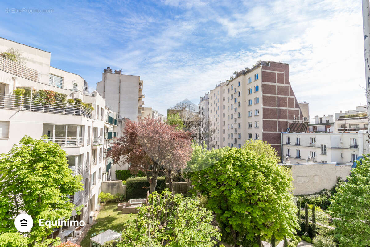 Appartement à PARIS-16E