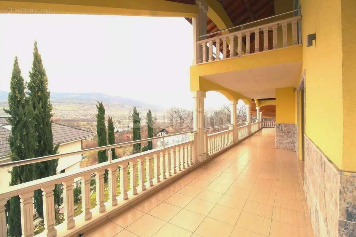 Maison à VETRAZ-MONTHOUX